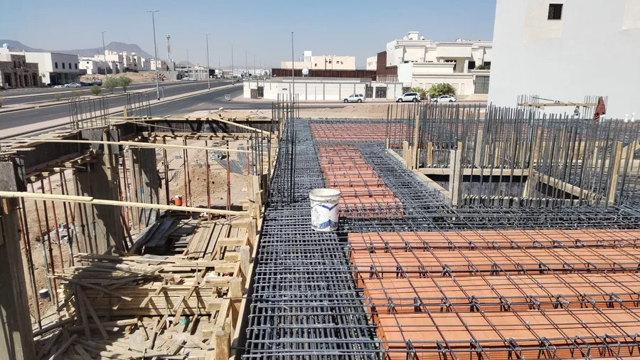 الدور الأرضي، فندق ثمانية أدوار وبدروم، المدينة المنورة