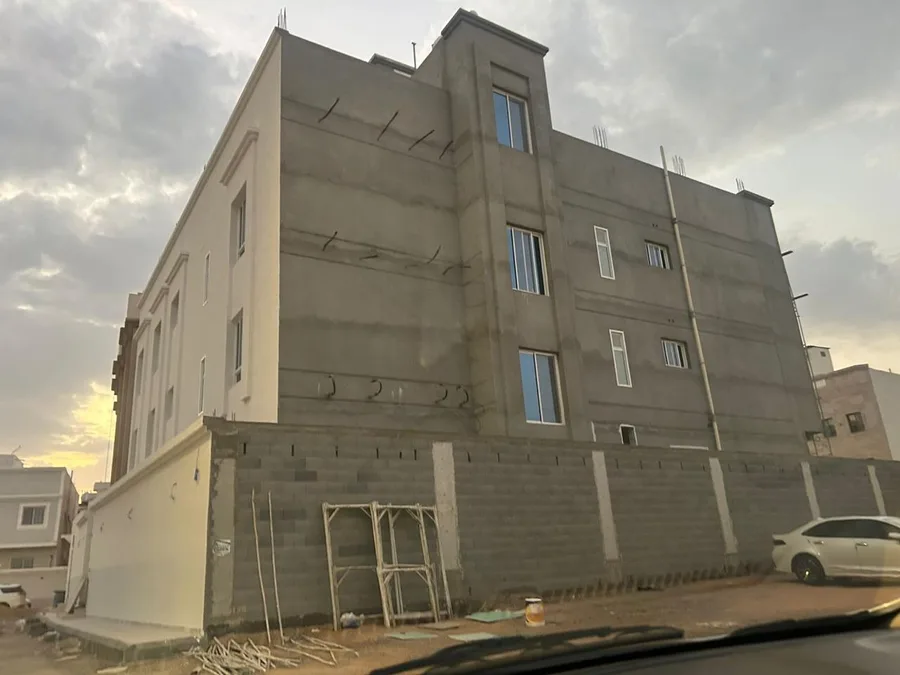 الواجهات، مبنى سكني ثلاثة أدوار، حي الصناعية
