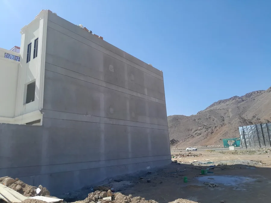 صورة لعمارة سكنية ثلاثة أدوار في حي السكب