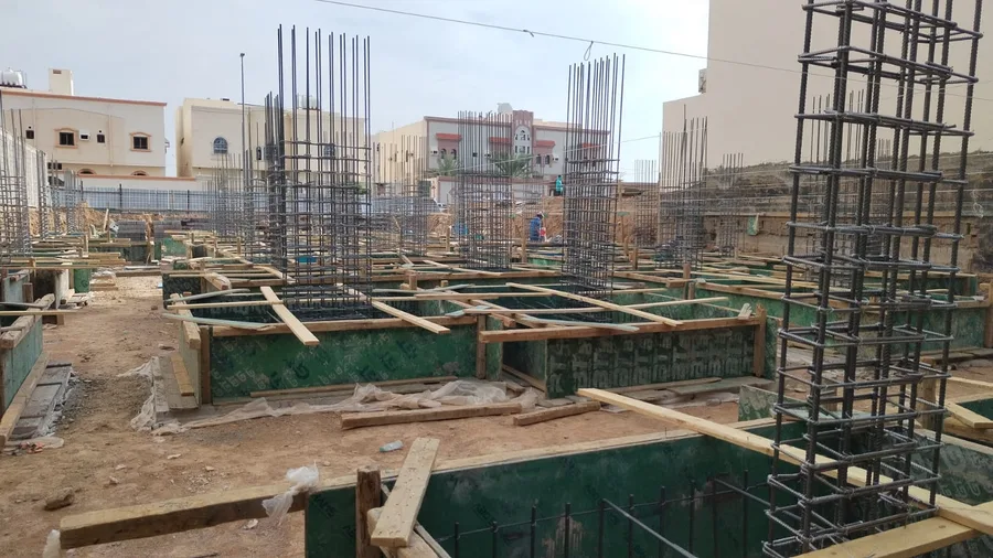 القواعد، مبنى سكني ثلاثة أدوار، حي شوران