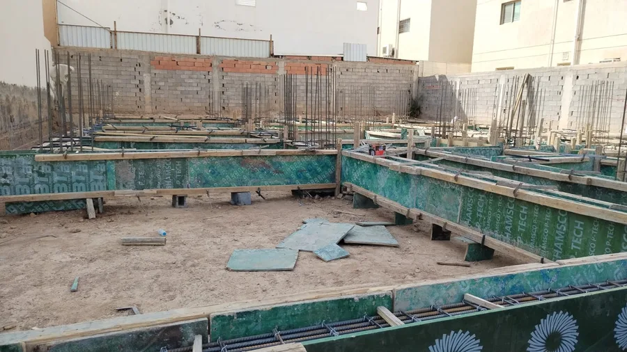 صورة لمبنى سكني ثلاثة أدوار في حي شوران