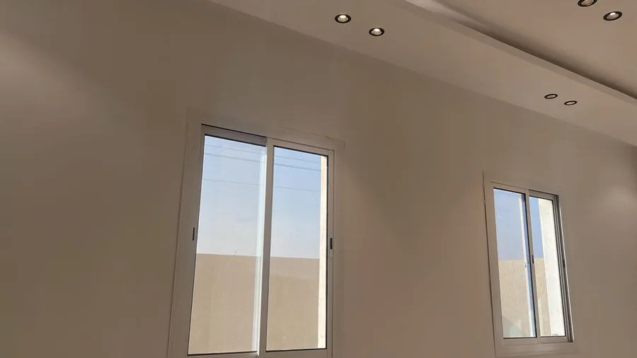 الواجهات والتشطيب، مبنى سكني تجاري، حي وادي مذينب