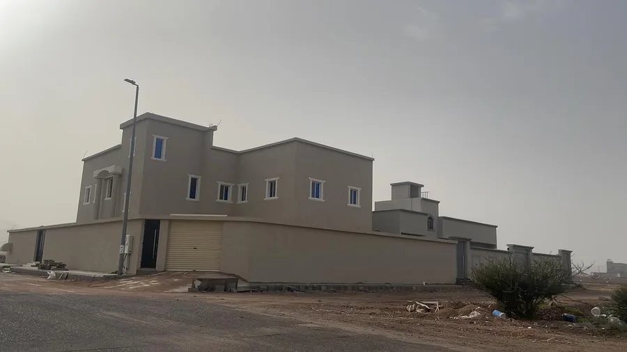 صورة لمبنى سكني تجاري في حي وادي مذينب